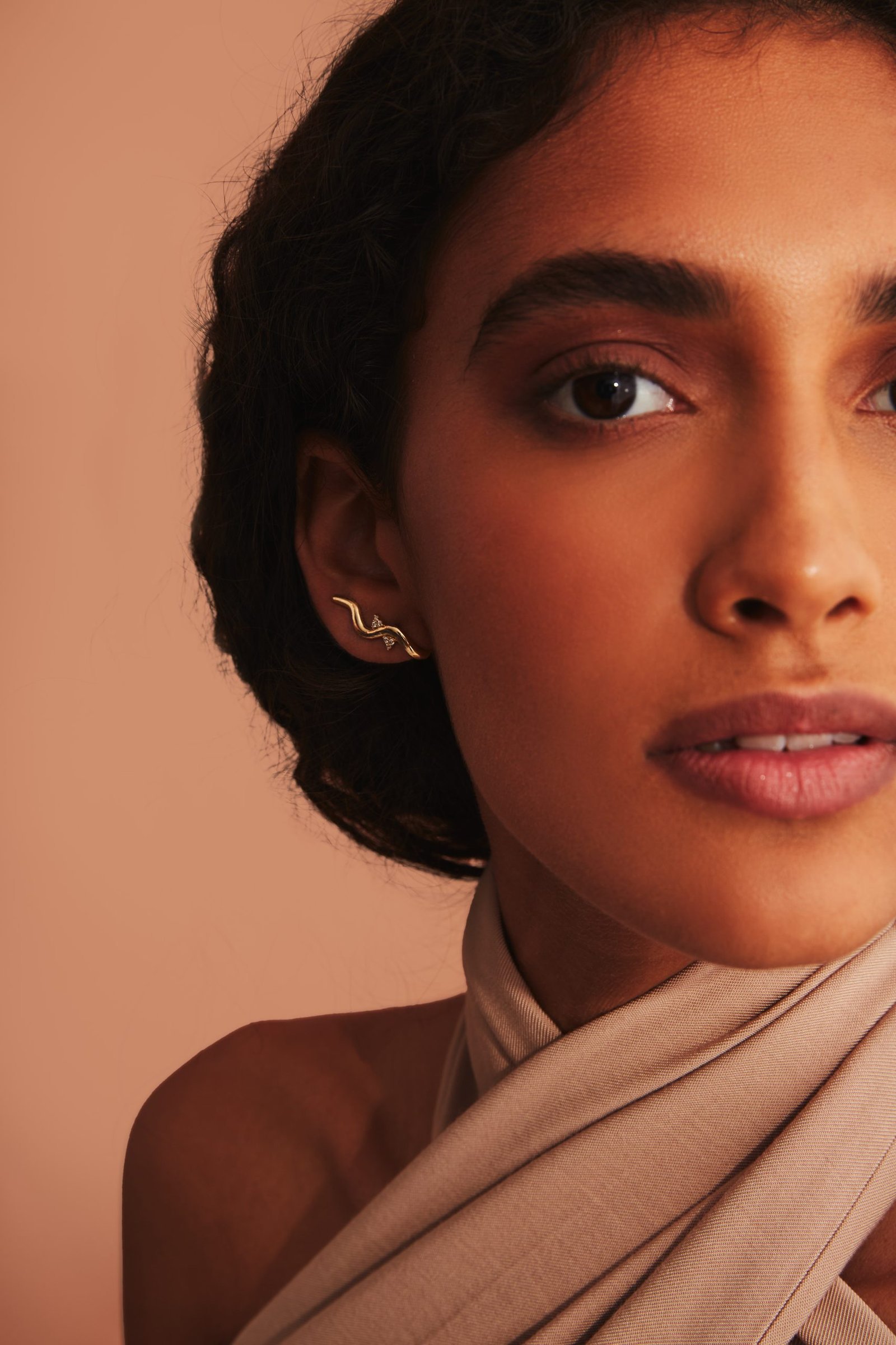 EARCUFF LUNA OURO 18K - Image 3