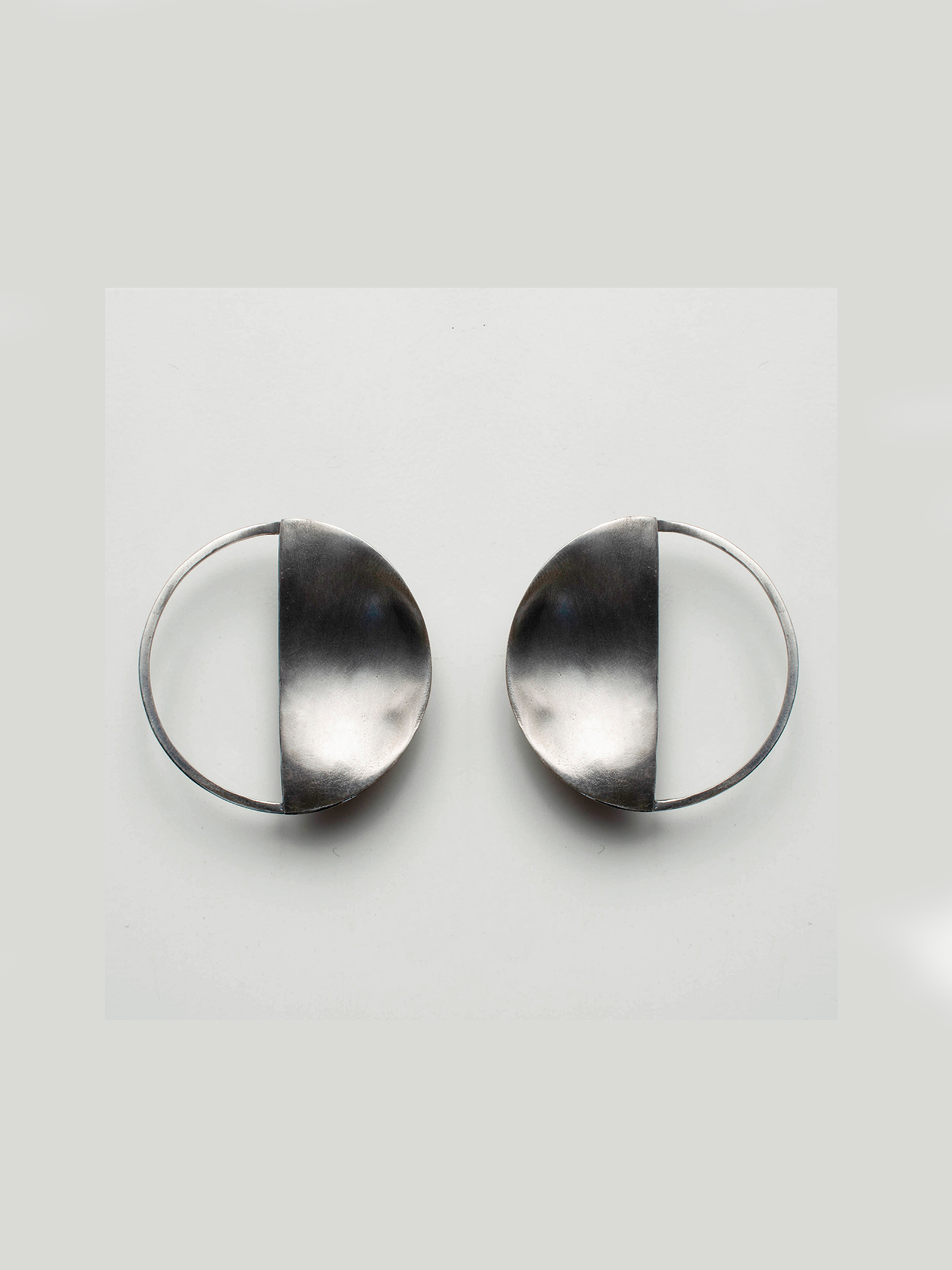 Brinco Meio-Cheio Prata